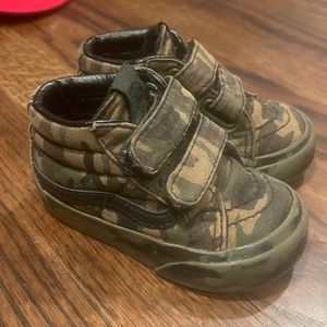 Size 4C Camouflage Vans high top